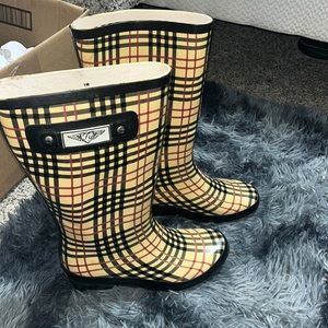 women’s rain boots